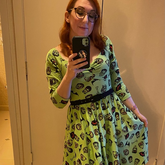 🎃Meet your Posher, Toni 🎃 - Picture 4 of 8